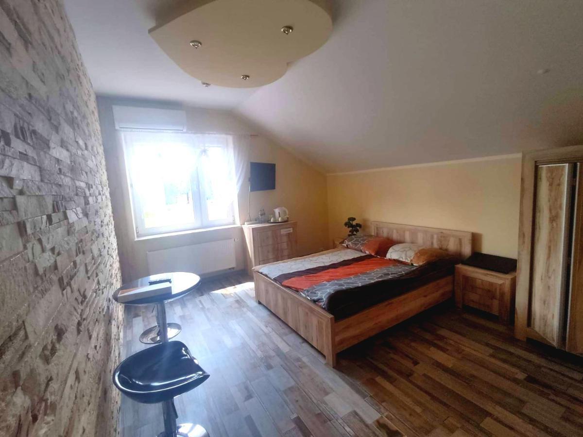 Noclegi I Restauracja Gracja Bełchatów エクステリア 写真