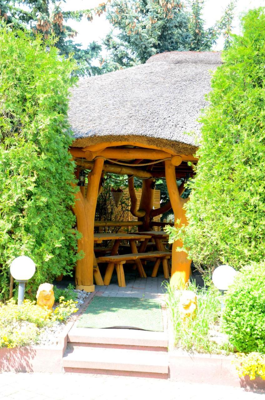 Noclegi I Restauracja Gracja Bełchatów エクステリア 写真